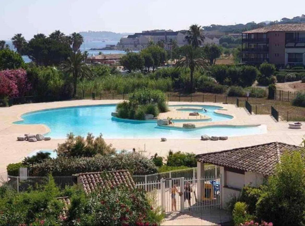 Apartment / / Marines De / Saint-tropez *
